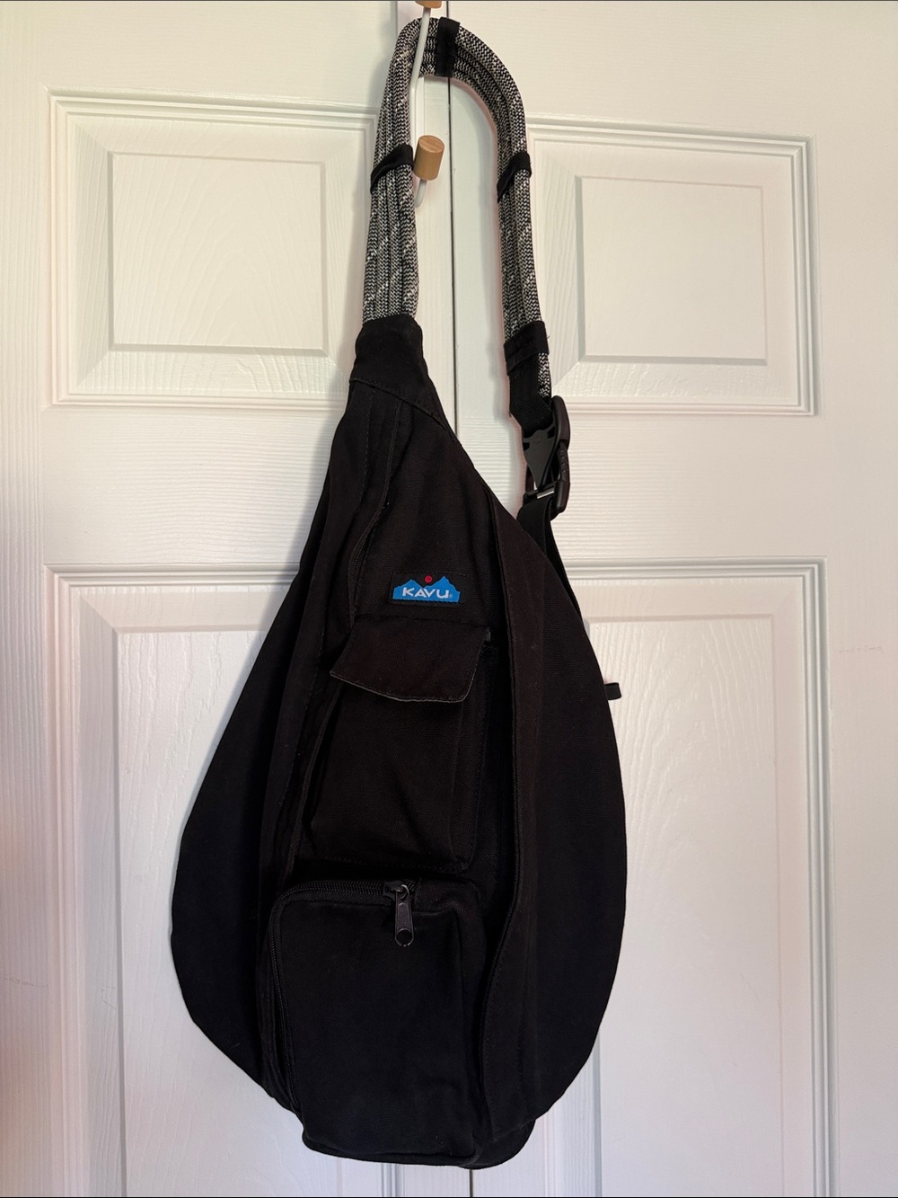 KAVU Unisex Black Rope Sling Bag